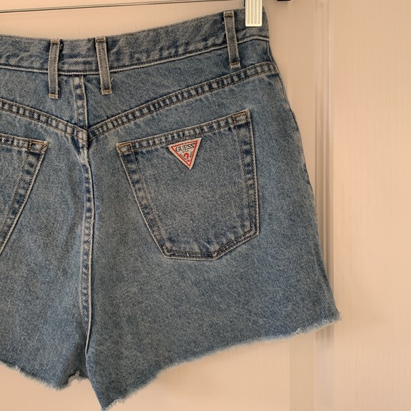 GUESS Y2K Vintage 1.5” Inseam Frayed Jean Shorts Size 30 - Picture 9 of 16